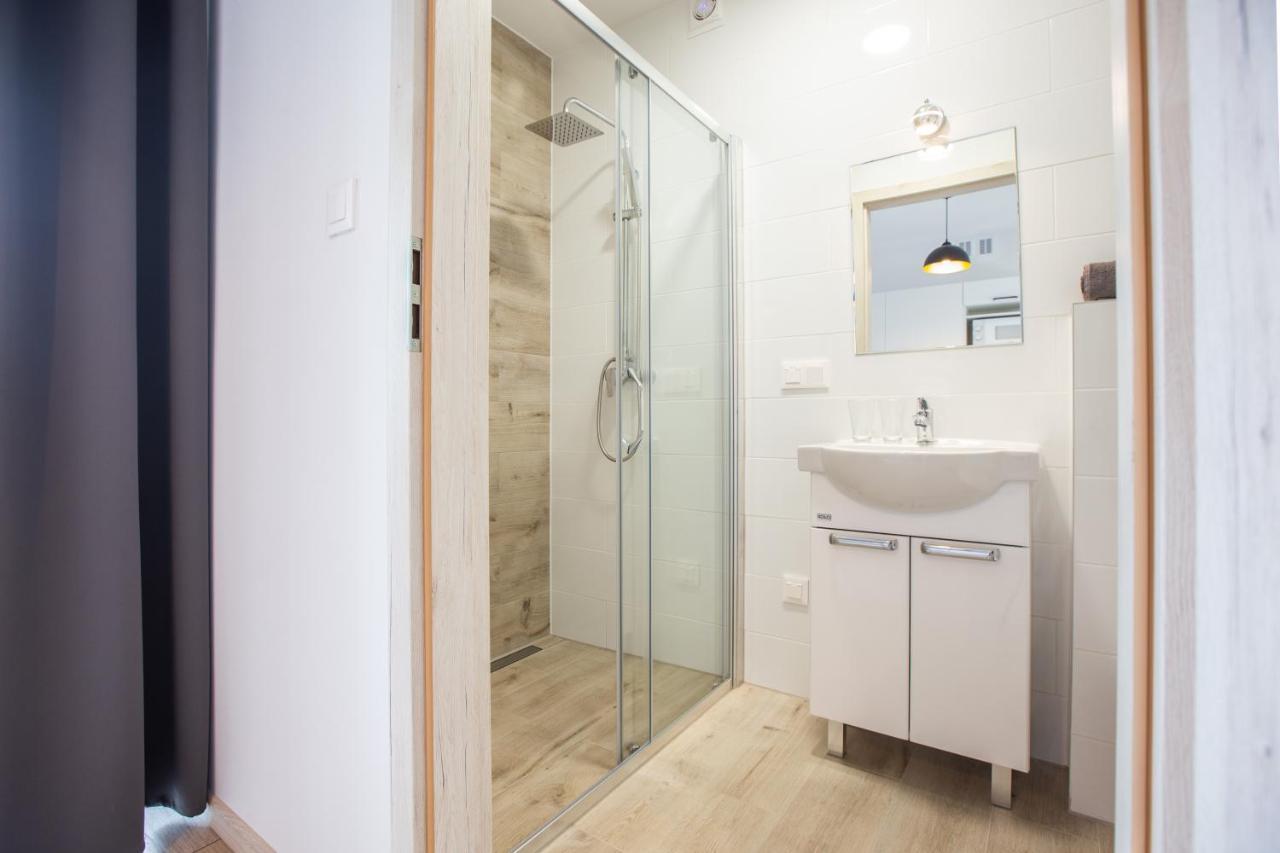 Apartamenty Aleja Roz ミエンジズドロイェ エクステリア 写真